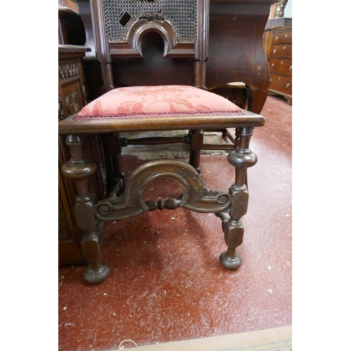 275 - Antique hall chair