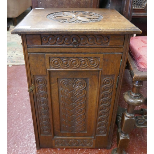 276 - Carved oak pot cupboard - Approx size W: 43cm D: 39cm H: 63cm