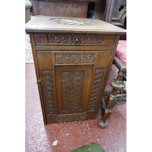 276 - Carved oak pot cupboard - Approx size W: 43cm D: 39cm H: 63cm