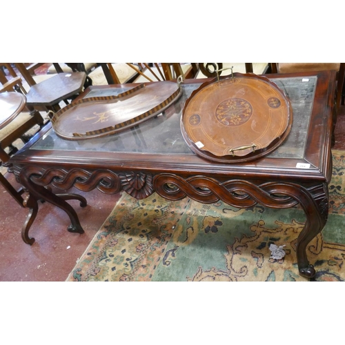 284 - Carved mahogany coffee table - Approx size L: 140cm W: 75cm H: 59cm