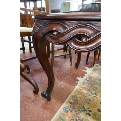 284 - Carved mahogany coffee table - Approx size L: 140cm W: 75cm H: 59cm