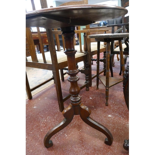 286 - Mahogany wine table