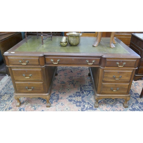 289 - Early 20thC oak desk with leather top - Approx size W: 152cm D: 91cm H: 76cm