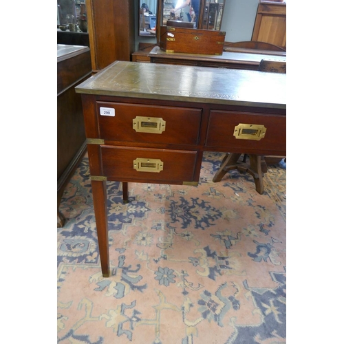 290 - Leather top mahogany desk - Approx size W: 121cm D: 55cm H: 76cm