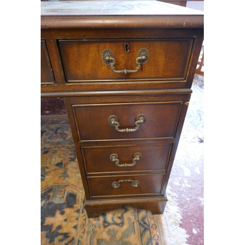 291 - Mahogany leather top pedestal desk - Approx size W: 121cm D: 61cm H: 76cm