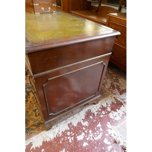 291 - Mahogany leather top pedestal desk - Approx size W: 121cm D: 61cm H: 76cm