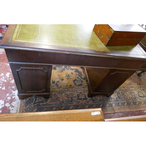 291 - Mahogany leather top pedestal desk - Approx size W: 121cm D: 61cm H: 76cm