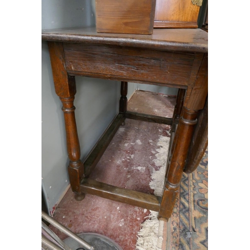 292 - Oak gate leg table