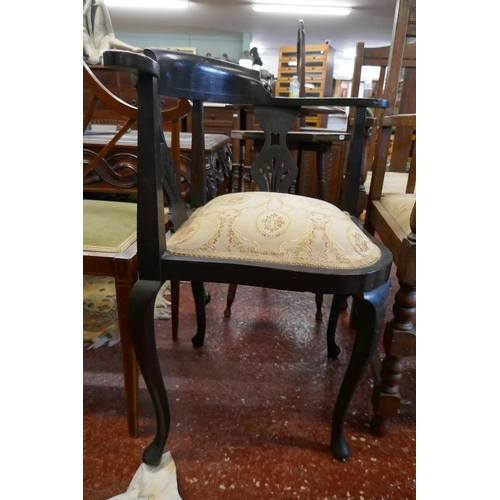 353 - Antique corner chair