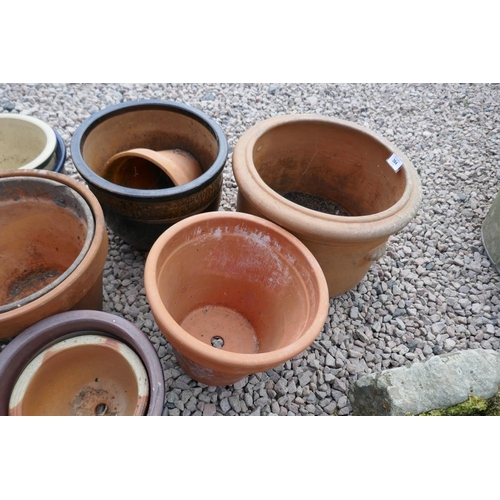 384 - Collection of plant pots to include terracotta 