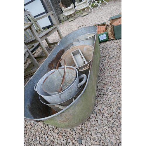 385 - Collection of galvanised items to include bath 