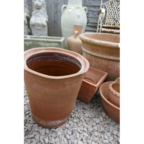 392 - Collection of terracotta planters 