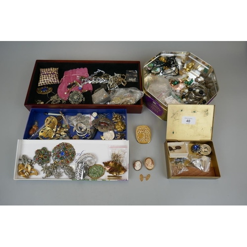 40 - Collection of jewellery