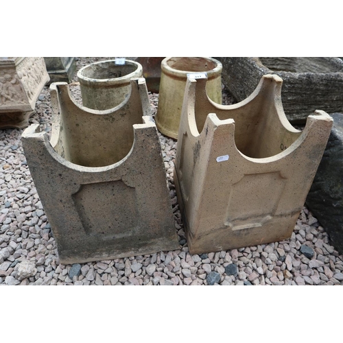 411 - Pair of chimney pots 