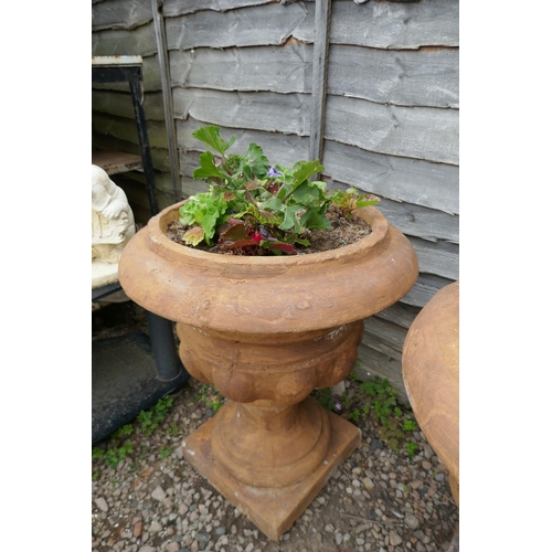 423 - Set of 4 pedestal planters - Approx height: 62cm