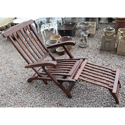 369 - Teak steamer chair