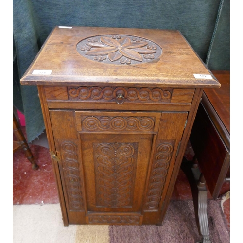 122 - Carved oak pot cupboard - Approx size W: 43cm D: 39cm H: 63cm