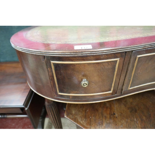 132 - Regency style kidney shaped mahogany dressing table - Approx size: W: 105cm D: 48cm H: 75cm