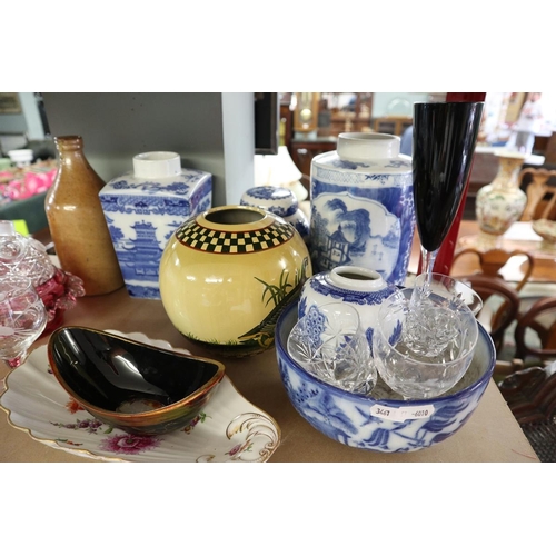 141 - Collectables to include blue and white ginger jars