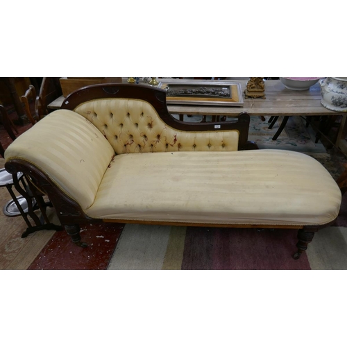 147 - Chaise lounge