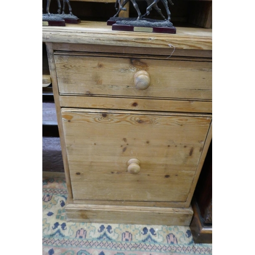 268 - Large pine desk - Approx size: W: 152cm D: 57cm H: 97cm