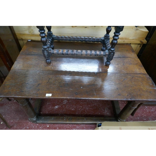 277 - Early elm refectory table - Approx size: L: 118cm W: 76cm H: 72cm