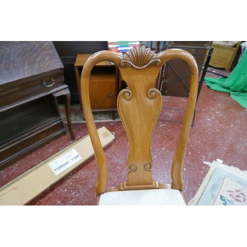 284 - Fine quality Queen Anne style Walnut dining table accompanied by 8 walnut Queen Anne style chairs wi... 