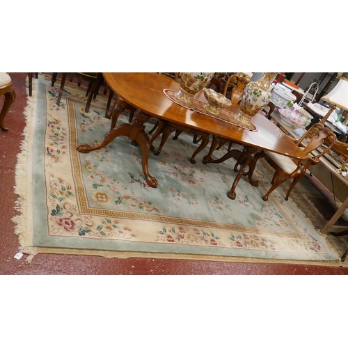 287 - Large Oriental wool rug - Approx size: 326cm x 249cm