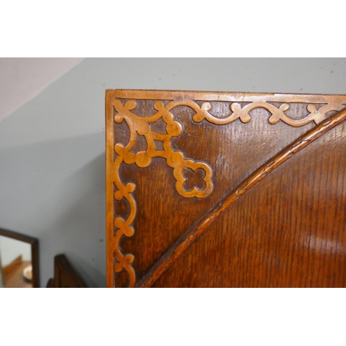 291 - Oak bedroom suite consisting of wardrobe, chest of drawers, dressing table