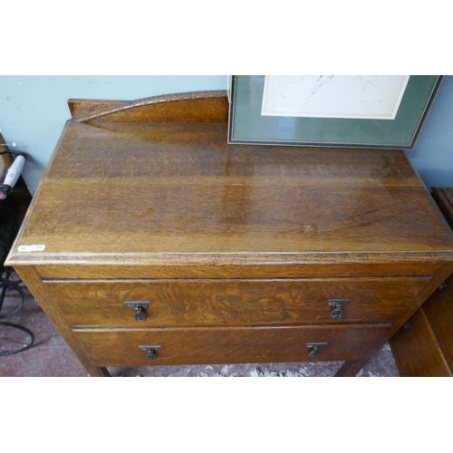 291 - Oak bedroom suite consisting of wardrobe, chest of drawers, dressing table