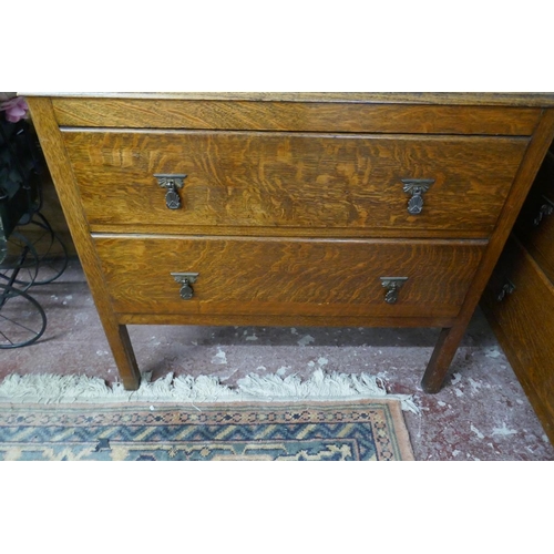 291 - Oak bedroom suite consisting of wardrobe, chest of drawers, dressing table