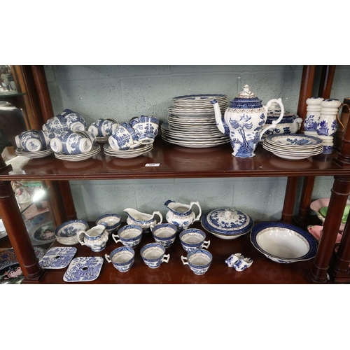 129 - Large collection of blue and white china - Real Old Willow pattern