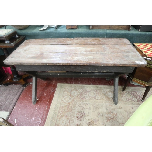 180 - Early tavern table - Approx size: L: 142cm W: 62cm H: 70cm