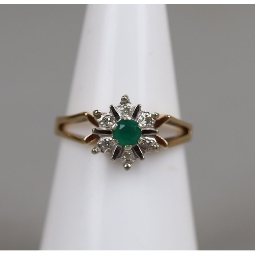 48 - Gold emerald & diamond cluster ring - Approx size: K