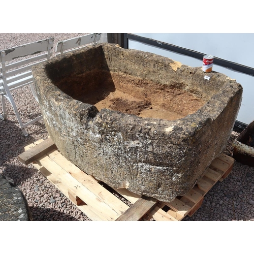 520 - Very large and heavy antique stone trough - Approx size W: 133cm D: 92cm H: 55cm