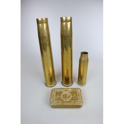 97 - WWI 1914 Christmas tin together with 3 brass shells