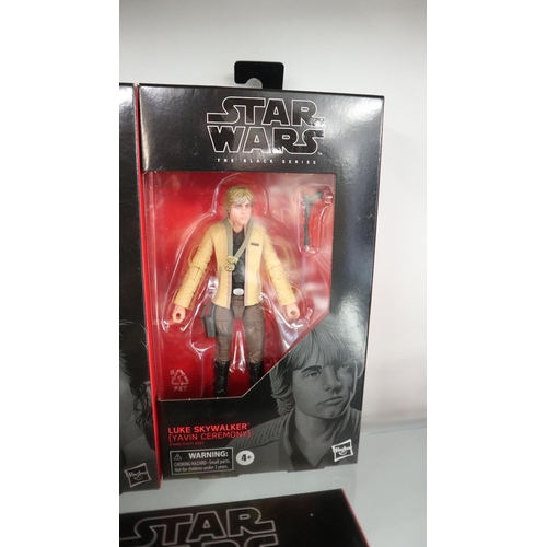 117 - 8 boxed Star-Wars figures