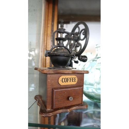 125 - Kitchenalia to include coffee grinder