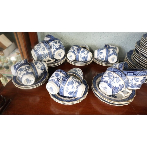 129 - Large collection of blue and white china - Real Old Willow pattern