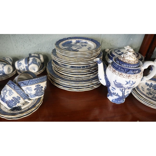 129 - Large collection of blue and white china - Real Old Willow pattern