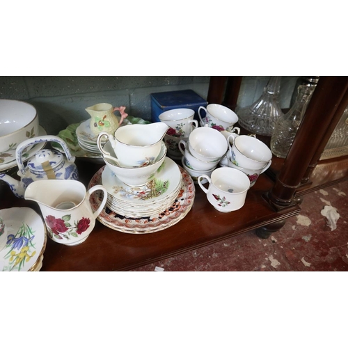 130 - Collection of ceramics to include Royal Albert Old Country Rose's, Evesham Ware etc.