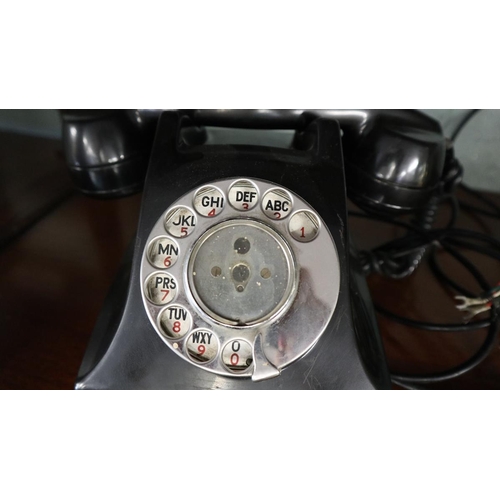 136 - Vintage Bakelite phone