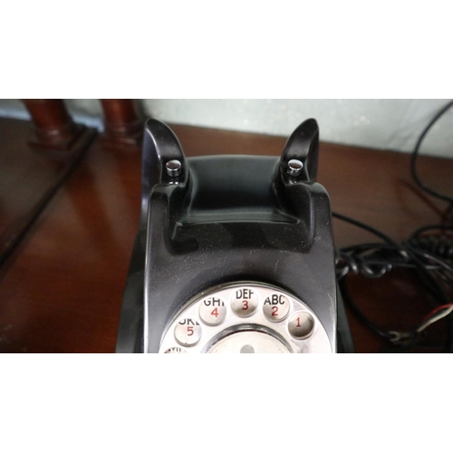 136 - Vintage Bakelite phone