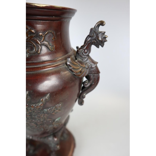 138 - Oriental bronze urn - Approx height: 35cm