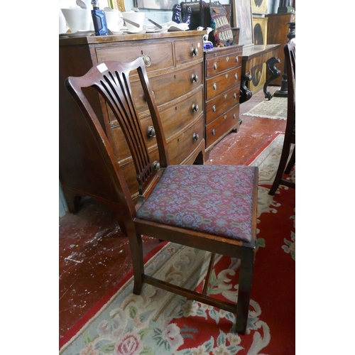 256 - Set of 6 Chippendale style chairs