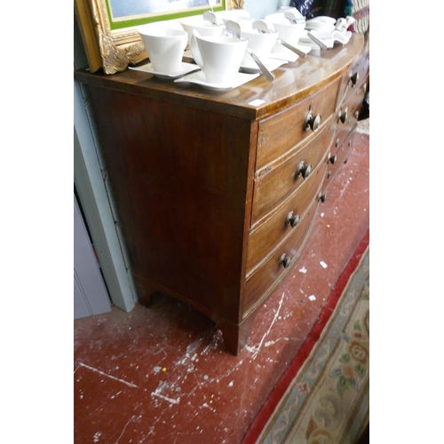 260 - 19thC mahogany bow fronted chest of 2 over 3 drawers - Approx size W: 106cm D: 59cm H: 101cm