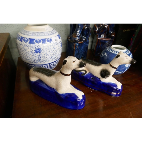 262 - Collectibles to include blue and white china and saddle bag cushions