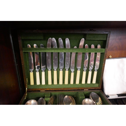 274 - Canteen of cutlery