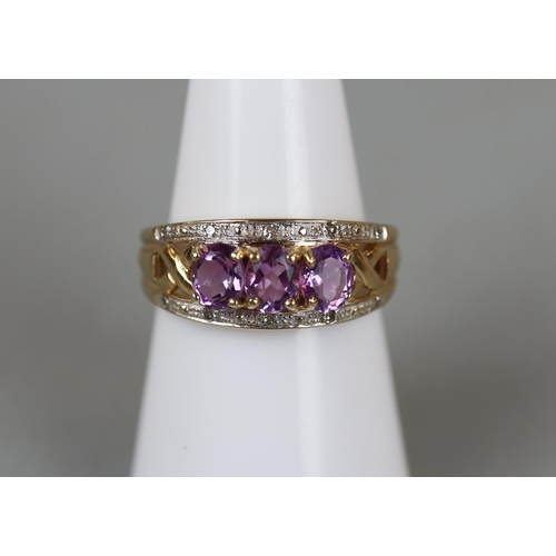 25 - Gold amethyst & diamond ring - Approx size: N