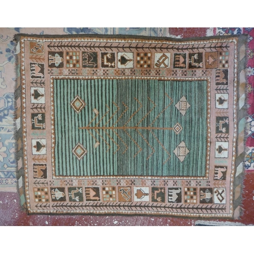 321 - Hand woven Egyptian rug - Approx size: 134cm x 106cm